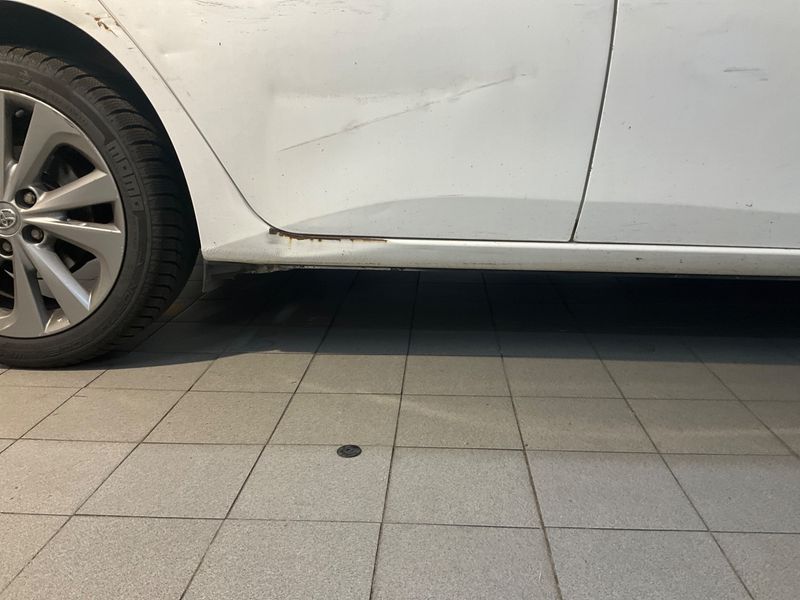 Toyota Auris 1.8 Hybrid Lounge 2013 – снимка 39