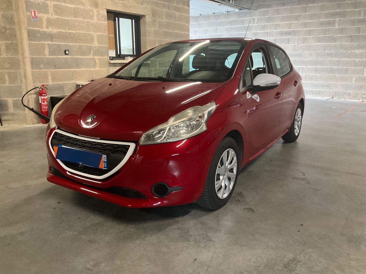 Peugeot 208 2014 — photo 1