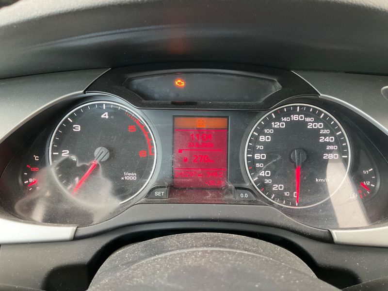 Audi A4 2.0 TDI 2011 – снимка 37