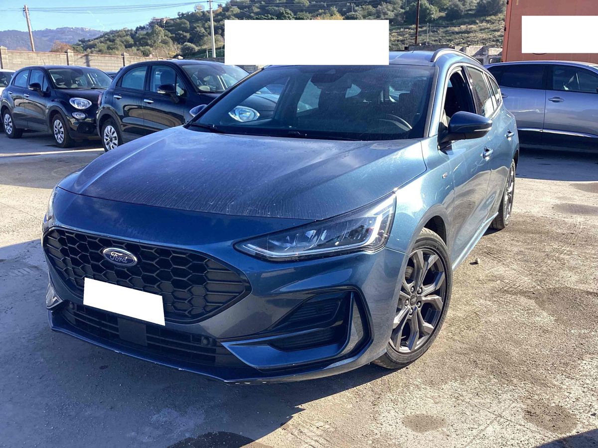 Ford Focus 2023 — photo 1