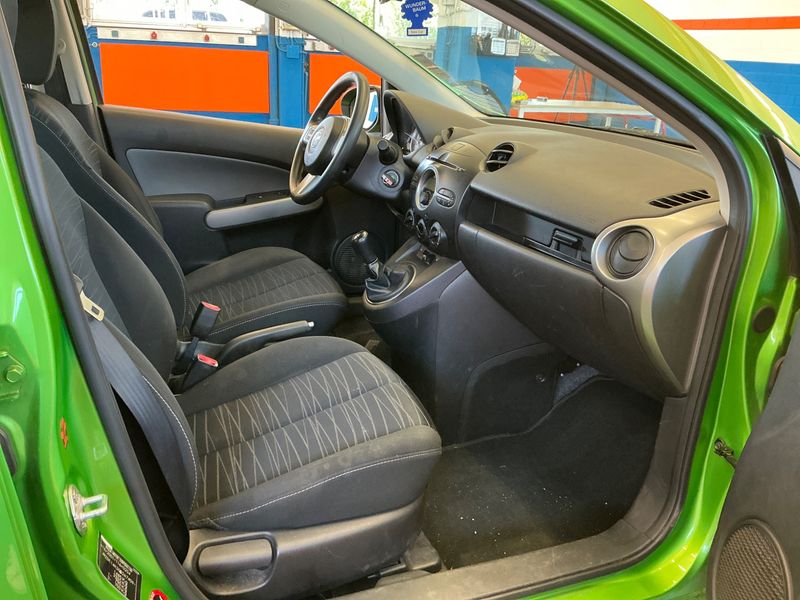 Mazda 2 1.3 Independence — zdjęcie 3