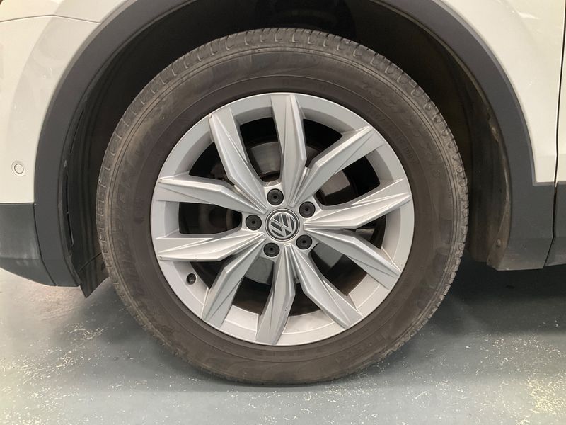 Volkswagen Tiguan 2.0 TDI Carat Exclusive BlueMotion Tech 2018 – снимка 3