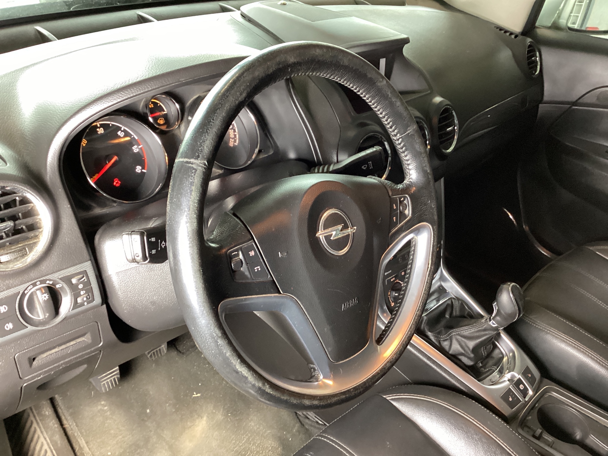 Opel Antara 2.2 CDTI Design Edition 4x2 снимка Opel Antara 2.2 CDTI Design Edition 4x2