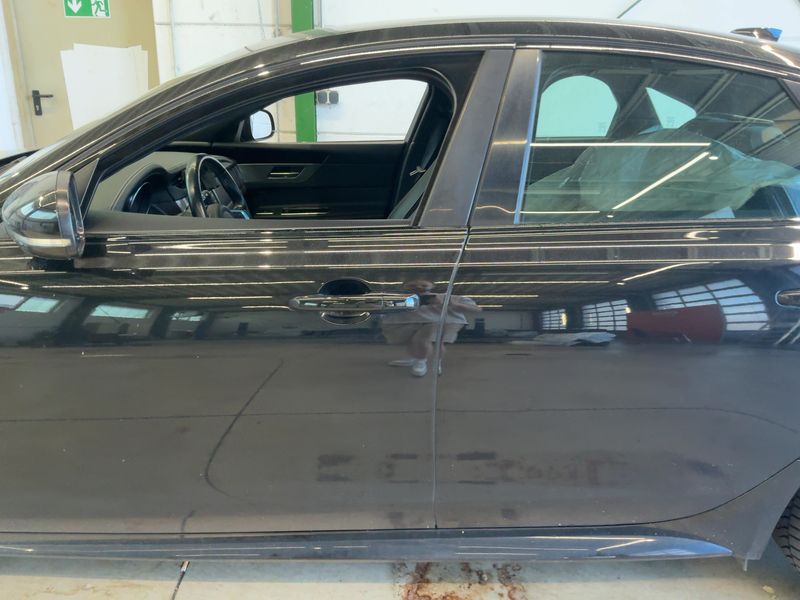 Jaguar XF 20d R-Sport AWD — zdjęcie 4
