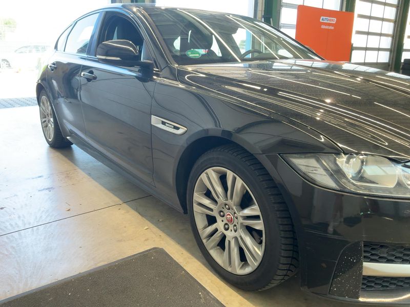 Jaguar XF 20d R-Sport AWD — zdjęcie 8
