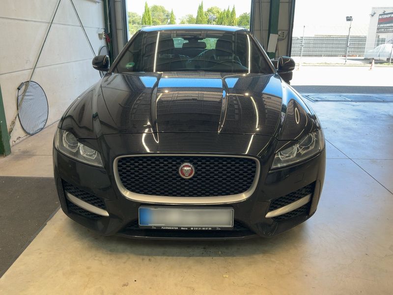 Jaguar XF 20d R-Sport AWD — zdjęcie 9