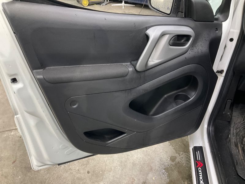 Citroen Berlingo 1.6 Blue-HDi Selection 2018 – снимка 24