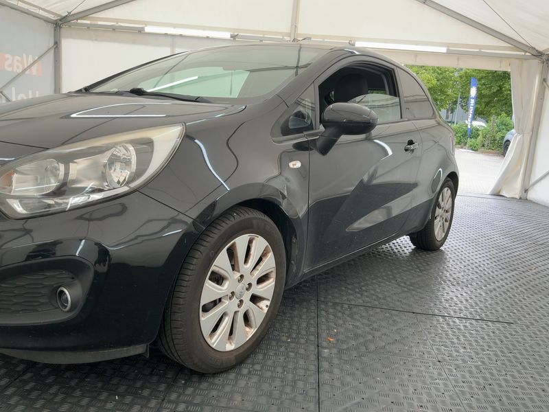 Kia Rio 1.4 FIFA World Cup Edition — zdjęcie 2