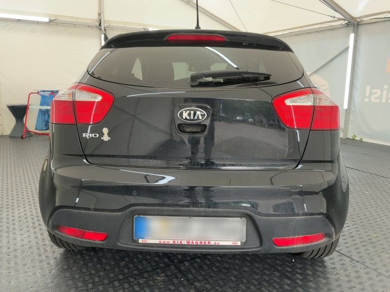 Kia Rio 1.4 FIFA World Cup Edition — zdjęcie 5