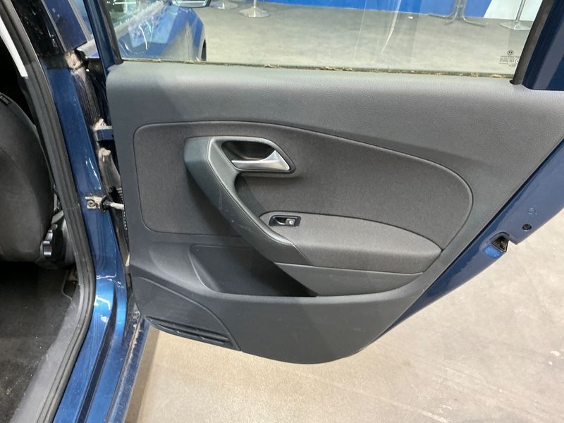 Volkswagen Polo 1.4 TDI Comfortline BlueMotion Tech 2015 – снимка 21