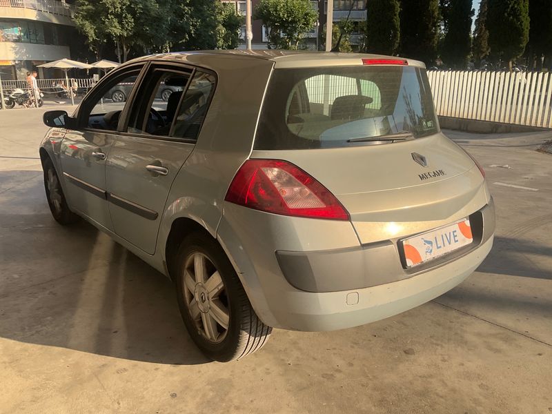 Renault Megane 1.6 Dynamique Confort 2004 – снимка 2