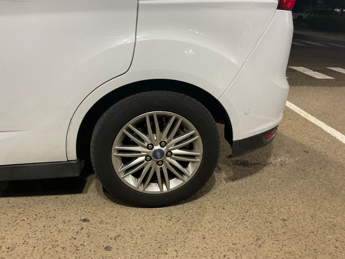 Ford Grand 2015 — photo 6