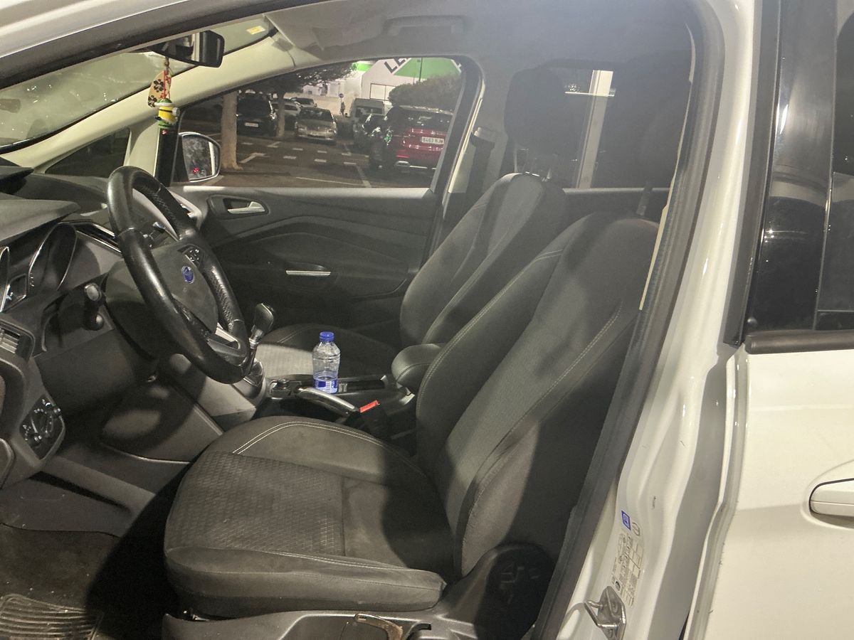 Ford Grand 2015 — photo 29