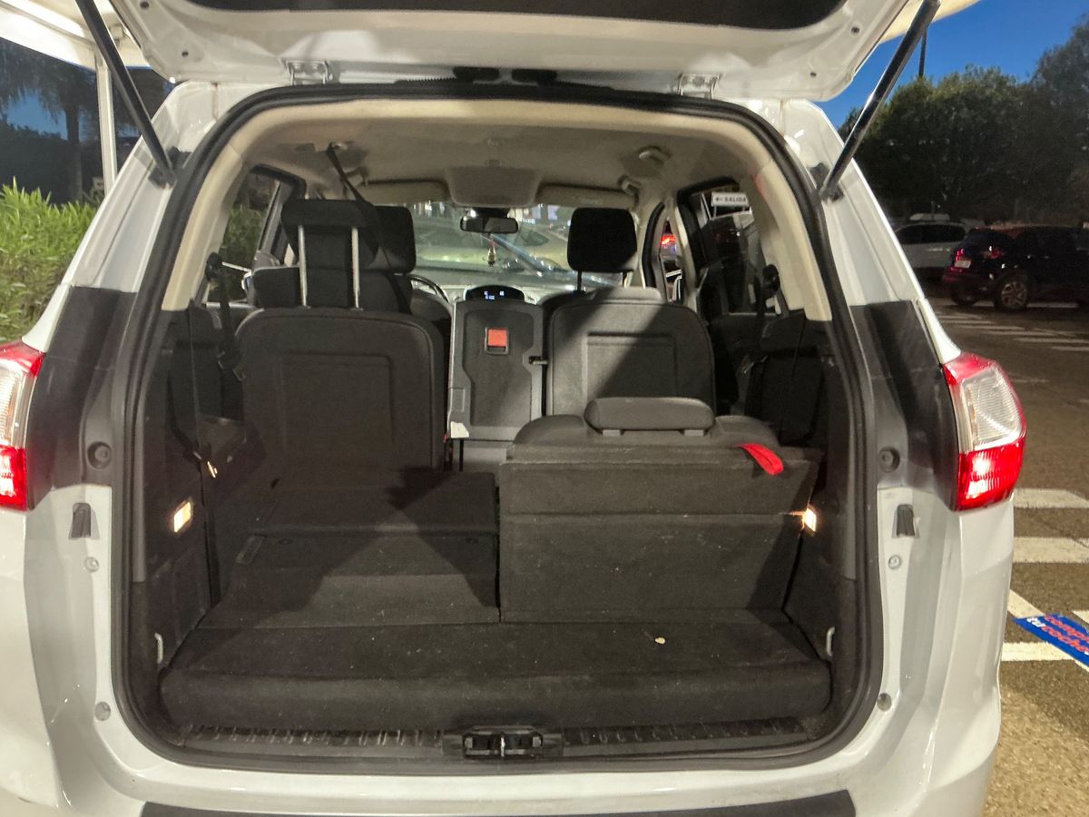 Ford Grand 2015 — photo 16
