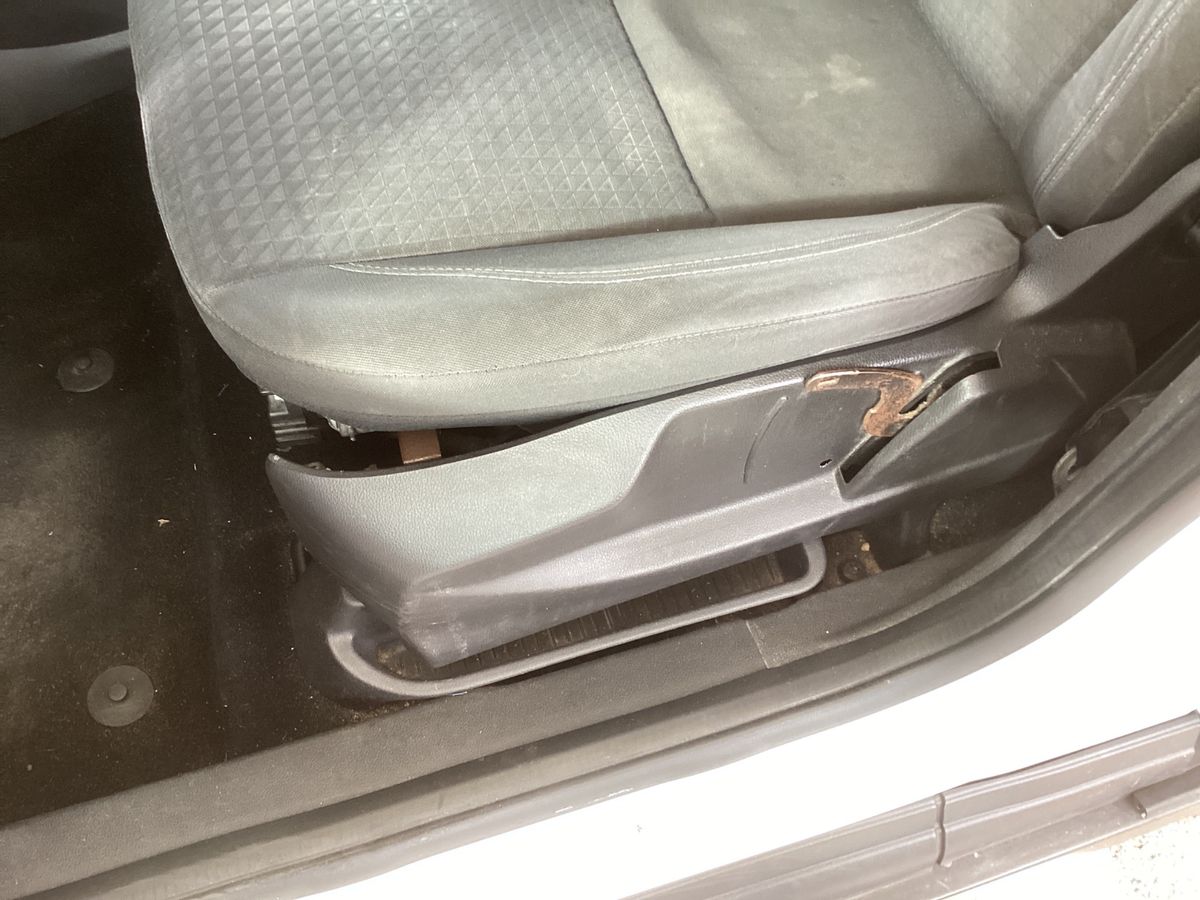 Ford Grand 2015 — photo 30