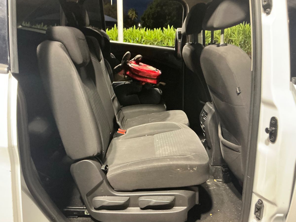 Ford Grand 2015 — photo 20