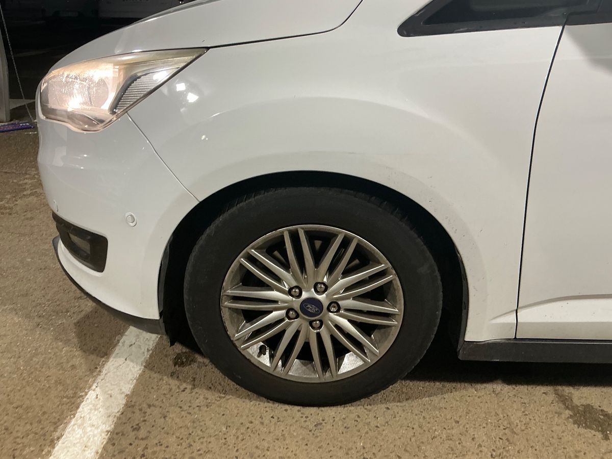 Ford Grand 2015 — photo 4