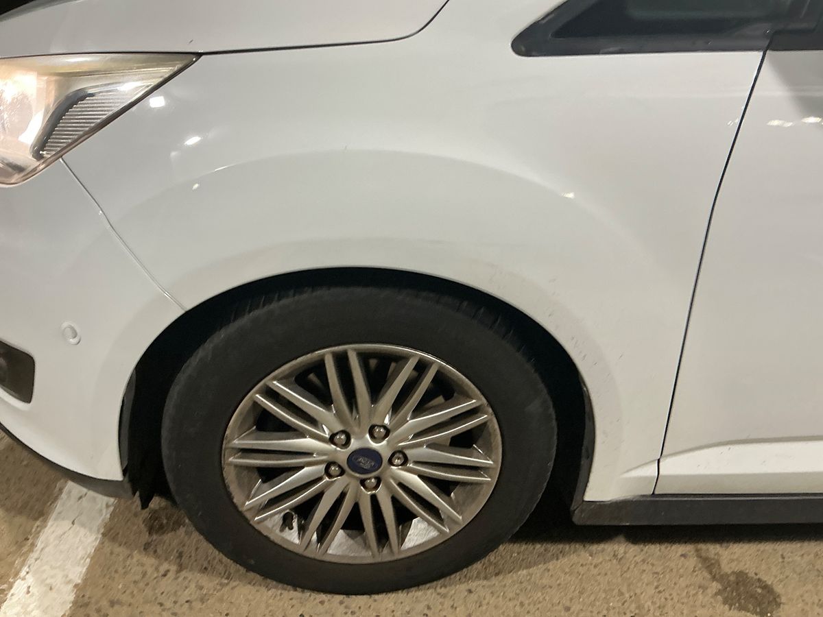 Ford Grand 2015 — photo 34