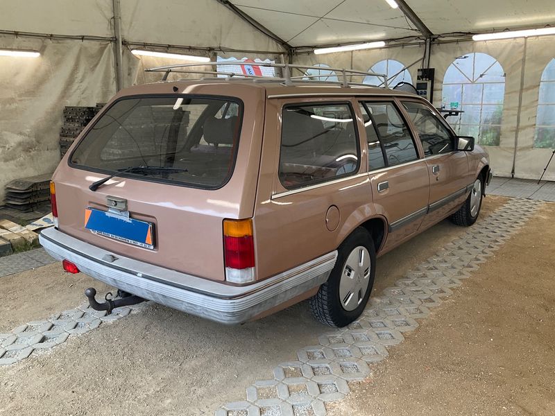 Opel Rekord 2.2 Basis Caravan 1985 – снимка 2