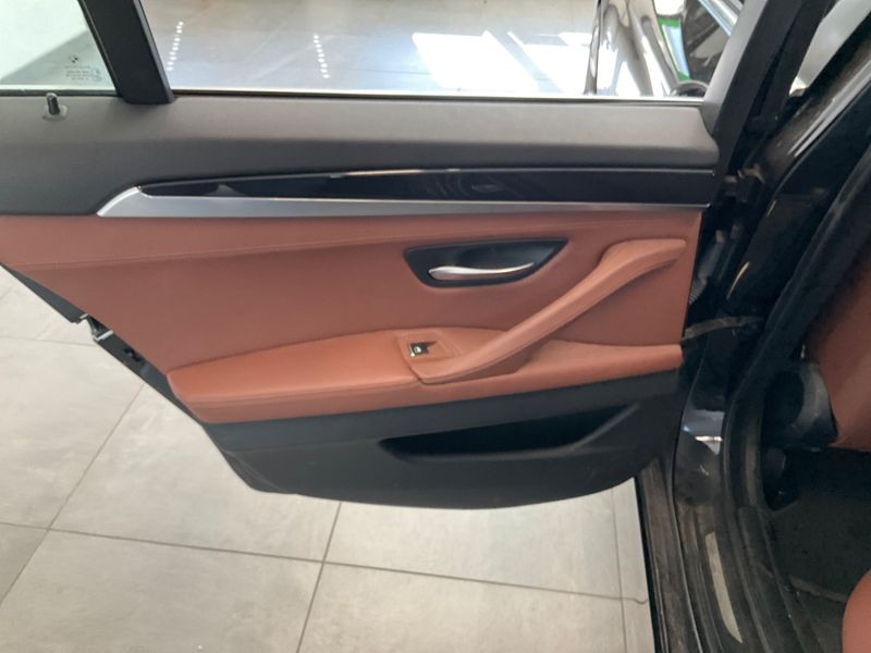 BMW 5er 530d xDrive 2015 – снимка 38