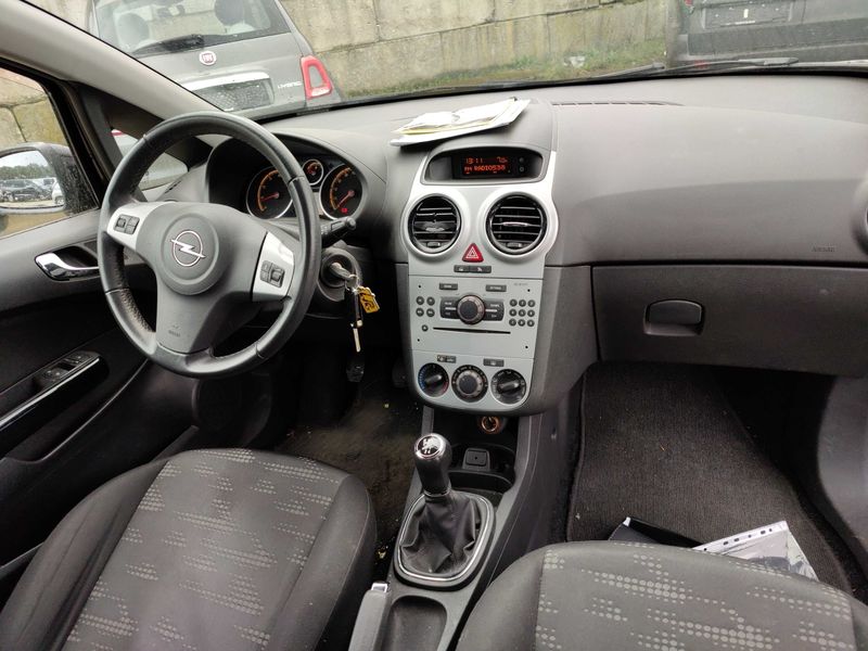 Opel Corsa 1.2 Color Edition 2011 – снимка 11