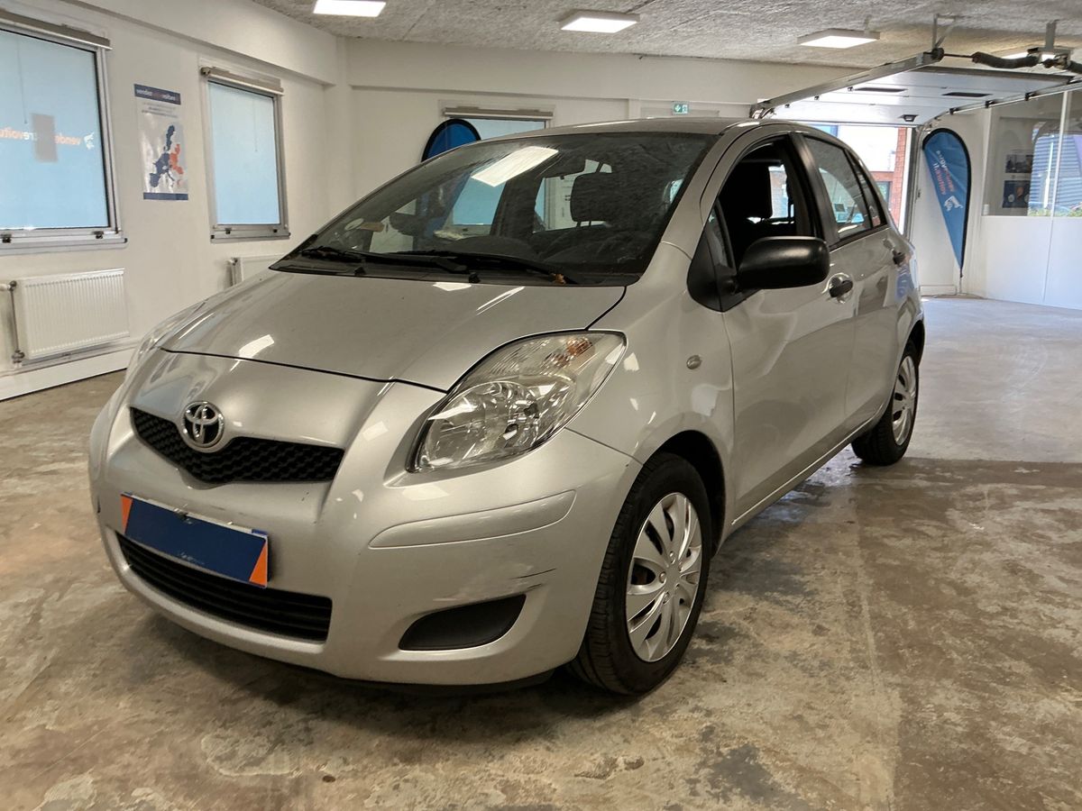 Toyota Yaris 2009 — photo 1