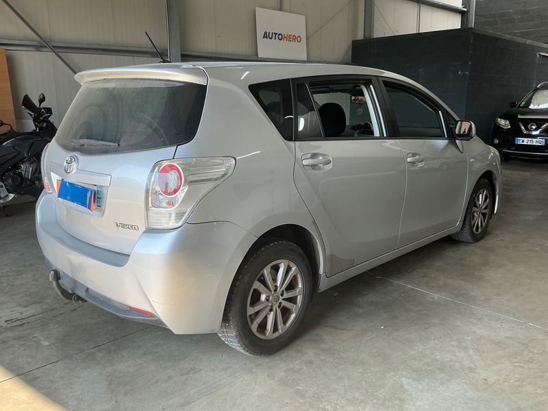 Toyota Verso 2.0 D-4D SkyView Edition — zdjęcie 2