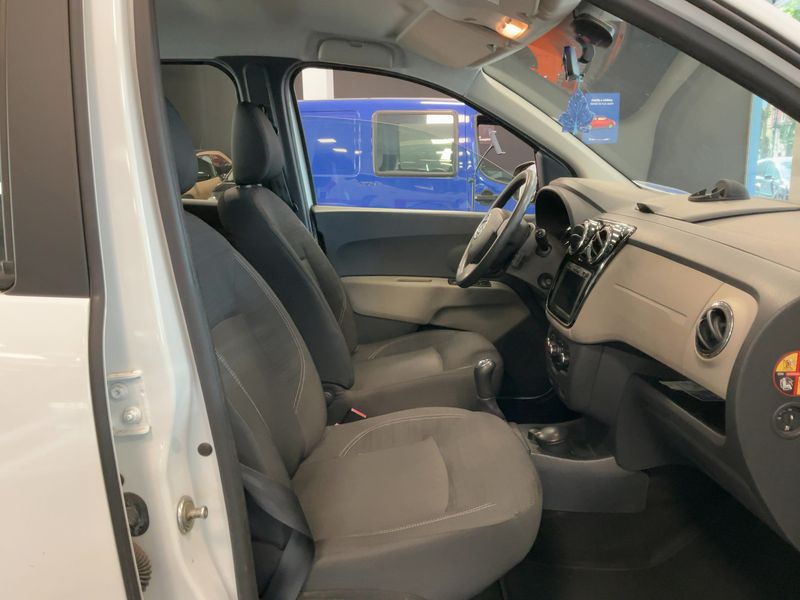 Dacia Lodgy 1.6 Basis — zdjęcie 11