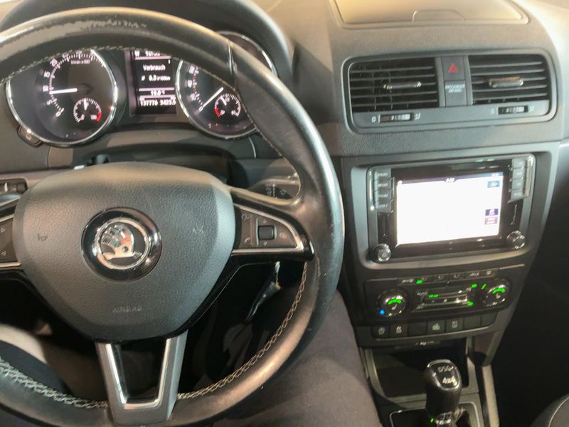 Skoda Yeti 2.0 TDI Adventure 4x4 — zdjęcie 12
