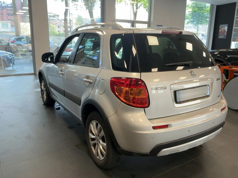 Suzuki SX4 1.6 Evolution 4x4 — zdjęcie 3