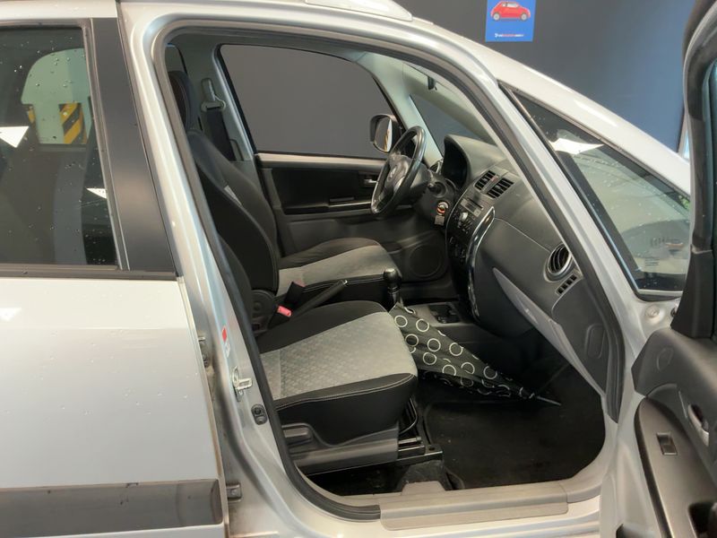 Suzuki SX4 1.6 Evolution 4x4 — zdjęcie 11