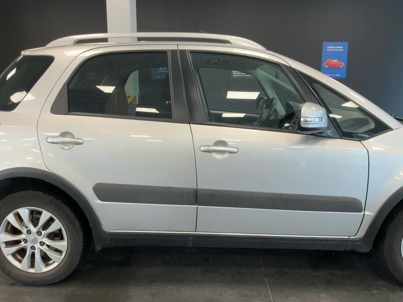 Suzuki SX4 1.6 Evolution 4x4 — zdjęcie 7