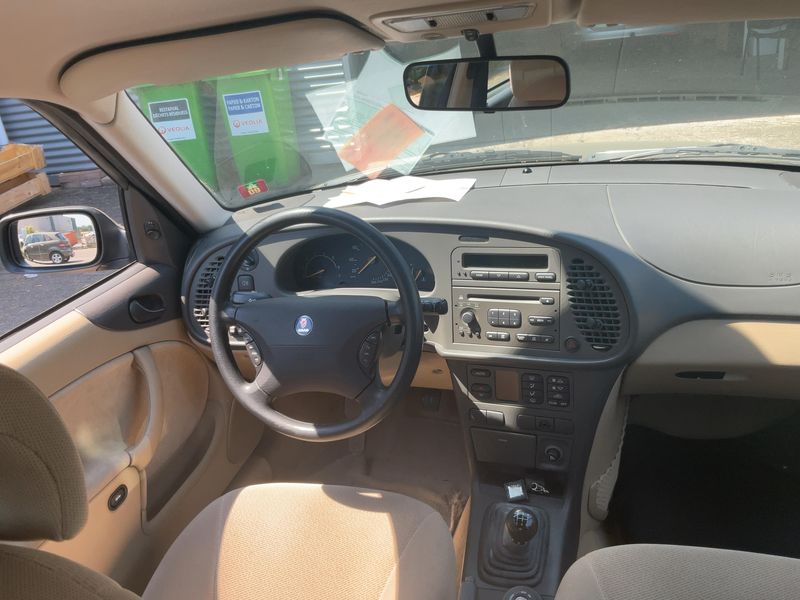 Saab 9-3 2.0 T SE — zdjęcie 12