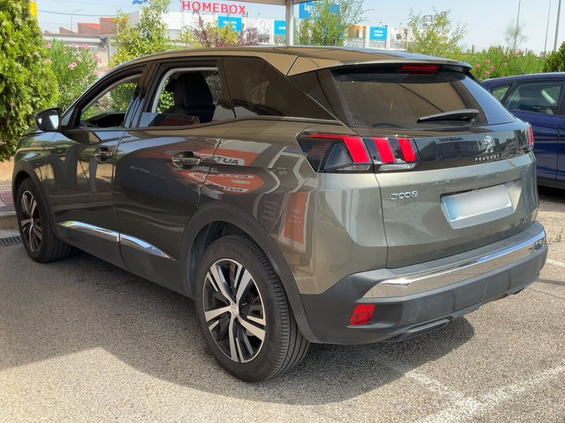 Peugeot 3008 1.2 PureTech Allure — zdjęcie 3