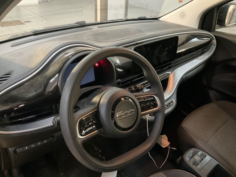 Fiat 500e electric drive 87 kW Icon 2021 – снимка 24