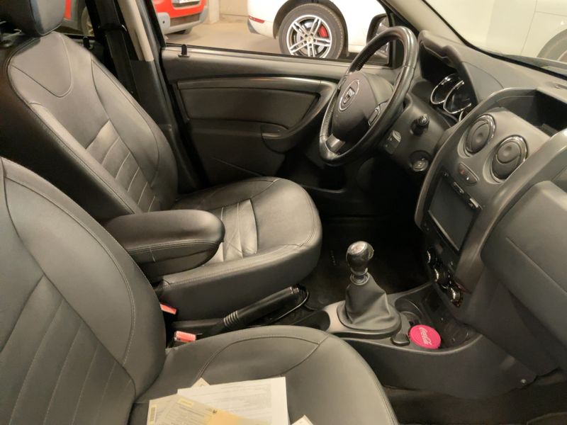 Dacia Duster 1.2 TCe Prestige 4x2 2016 – снимка 16
