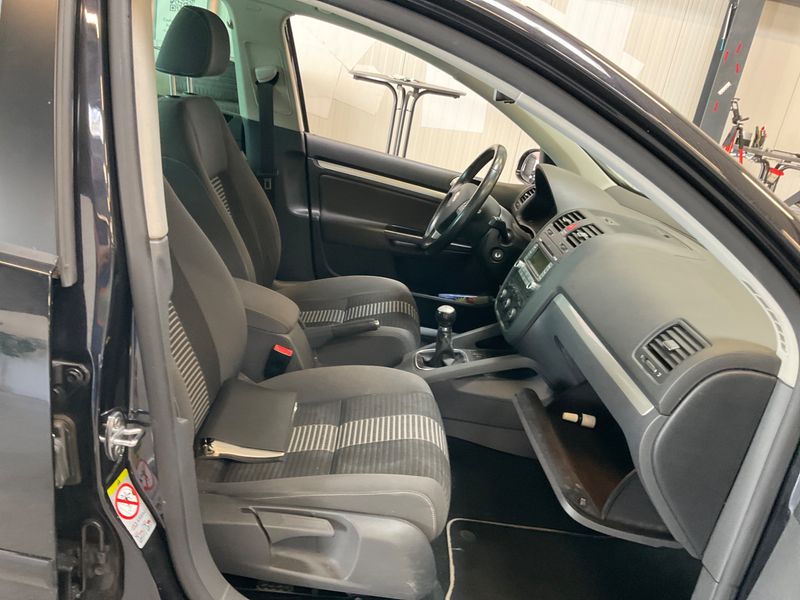 Volkswagen Golf V 1.9 TDI United BlueMotion Tech — zdjęcie 3