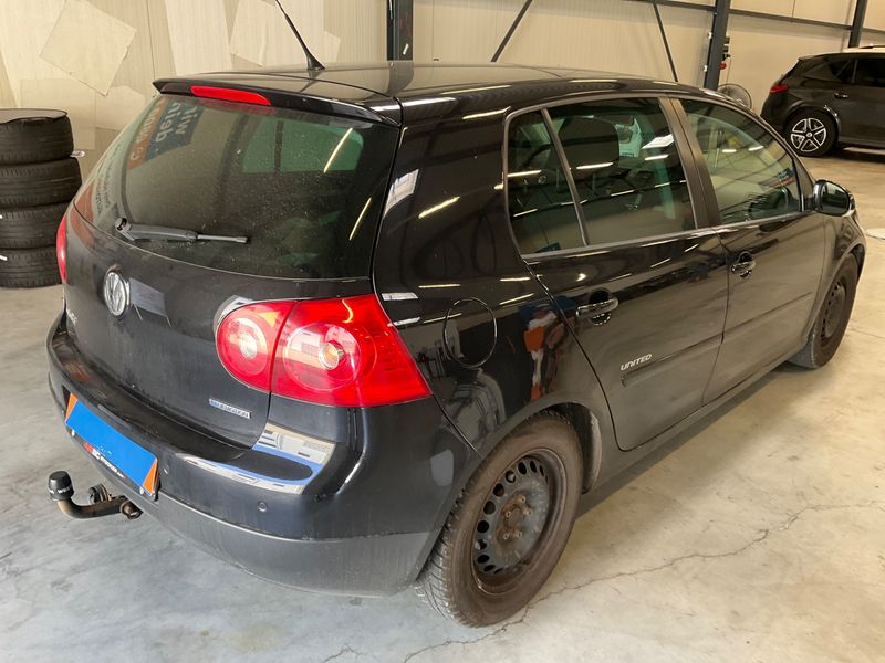 Volkswagen Golf V 1.9 TDI United BlueMotion Tech — zdjęcie 2