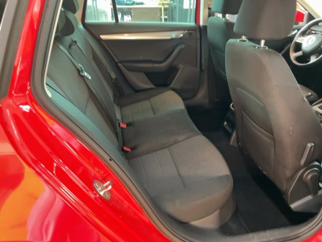 Skoda Octavia 1.2 TSI Ambition — zdjęcie 14