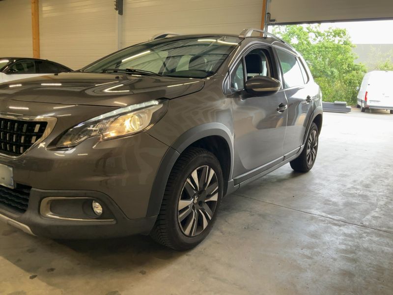 Peugeot 2008 1.6 Blue-HDi Allure — zdjęcie 2