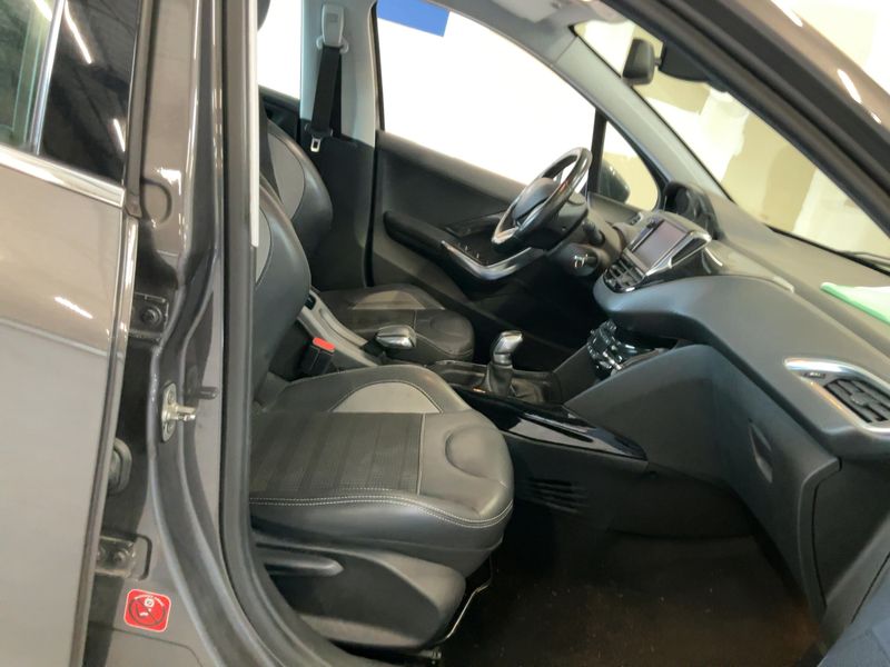 Peugeot 2008 1.6 Blue-HDi Allure — zdjęcie 11