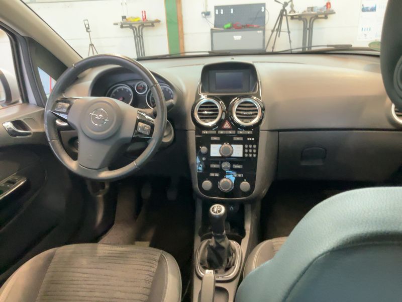 Opel Corsa 1.4 Energy — zdjęcie 12
