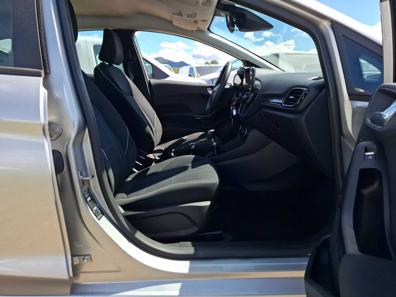 Ford Fiesta 1.5 TDCi Business — zdjęcie 10