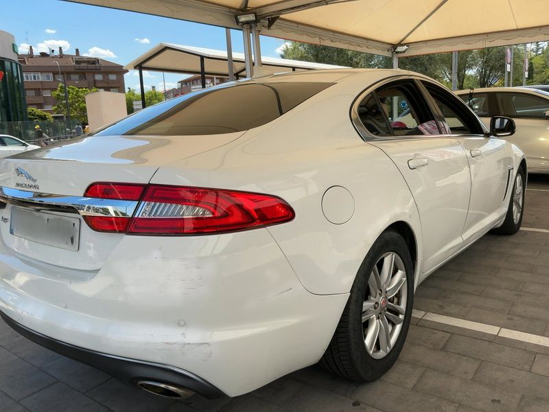 Jaguar XF 2.2 D — zdjęcie 6