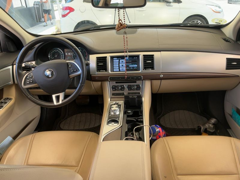Jaguar XF 2.2 D — zdjęcie 12