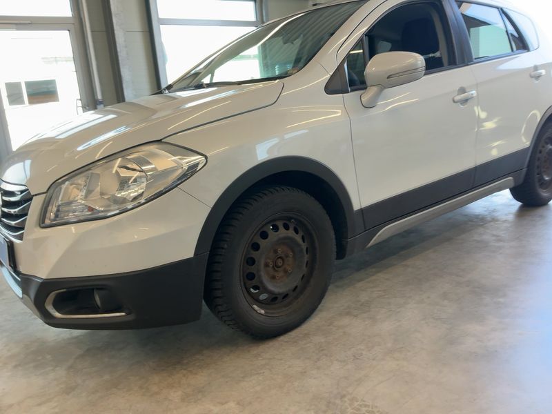 Suzuki SX4 S-Cross 1.4 BoosterJet Mild-Hybrid Comfort+ 4x4 — zdjęcie 2