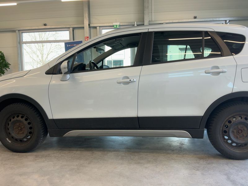 Suzuki SX4 S-Cross 1.4 BoosterJet Mild-Hybrid Comfort+ 4x4 — zdjęcie 4