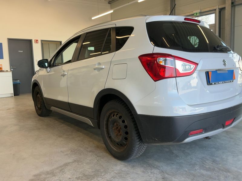 Suzuki SX4 S-Cross 1.4 BoosterJet Mild-Hybrid Comfort+ 4x4 — zdjęcie 3