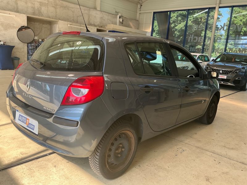 Renault Clio 1.2 Dynamique 2006 – снимка 2