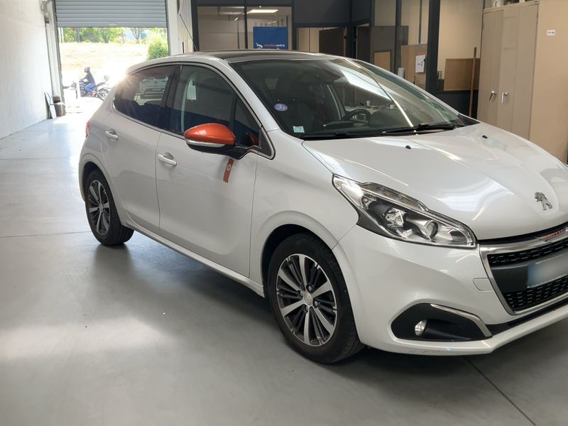 Peugeot 208 1.2 e-THP Roland Garros 2017 – снимка 12